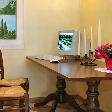 לינה וארוחת בוקר La Zerla 4*