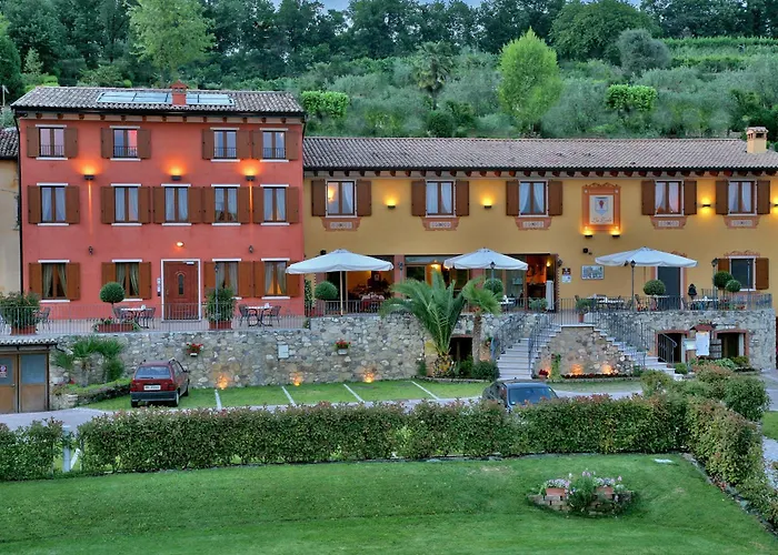 לינה וארוחת בוקר La Zerla 4*